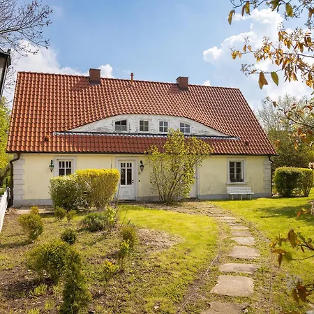 Holiday home Haushaelfte Breetz Trent